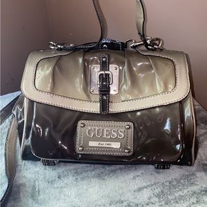 Gently used guess bag. Medium size
